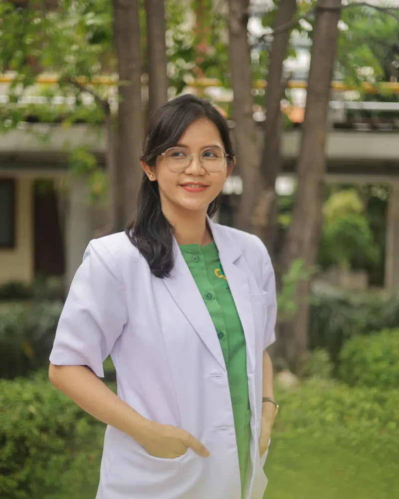 Portrait of Dr. Sravani Goud, a woman doctor smiling
